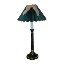 Green Victoria lamp with lampshade.