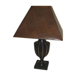 Lampe urne striée patinée noire avec abat-jour façon peau de