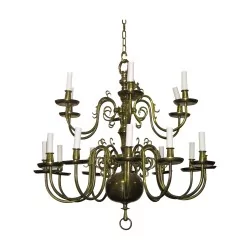 个黄铜枝形吊灯。