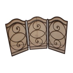 Brandwand mit 3 schmiedeeisernen Fensterläden.