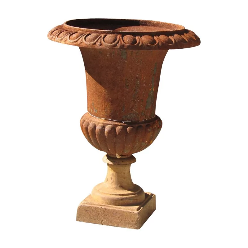 Vase MEDICIS en fonte de couleur rouille, (une petite cassure) - Moinat - Urnes, Vases