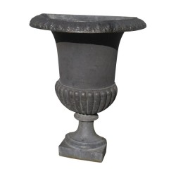 “MEDICIS” half-moon vase in black cast iron.