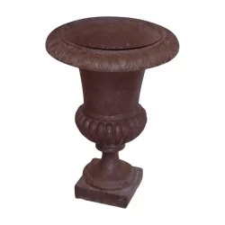MEDICIS vase in brown cast iron.