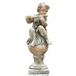 座再生石雕像“长笛演奏者”。底座 27 x 27 …