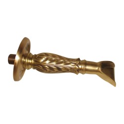 Pellet neck with rosette in satin brass.