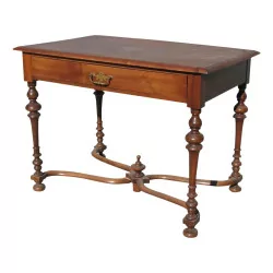 стол в стиле Людовика XIII с 1 ящиком.