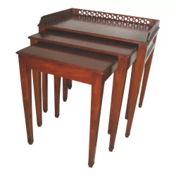 Set of nesting tables in cherry wood with antique patina.