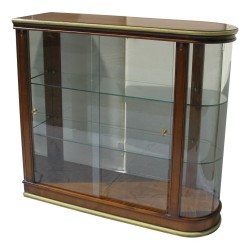 Vitrine „Miami“ in Kirschholz mit Elfenbeinrechampi und Beleuchtung …