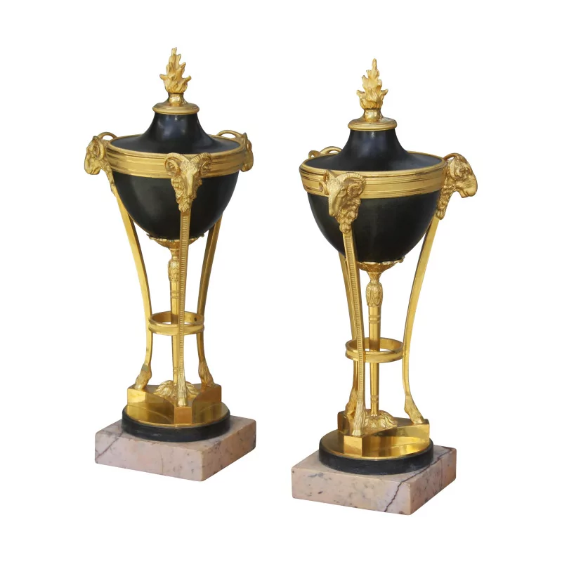 Pair of Empire cassolettes in black sheet metal and chiseled bronze, … - Moinat - Decorating accessories