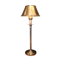 vernickelte Nachttischlampe mit Lampenschirm.
