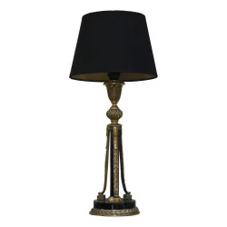 Lampe en bronze et pied marbre noir avec abat-jour noir.