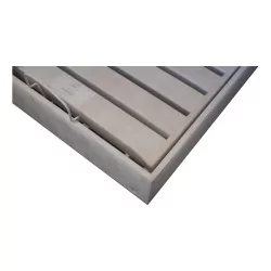 个来自 Treca Interiors Paris 系列的 Trecaflex 床架，配有……