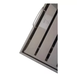 个来自 Treca Interiors Paris 系列的 Trecaflex 床架，配有……