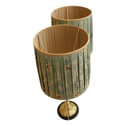 Paar Leuchter als Lampe montiert mit schwarzem Holzsockel und …