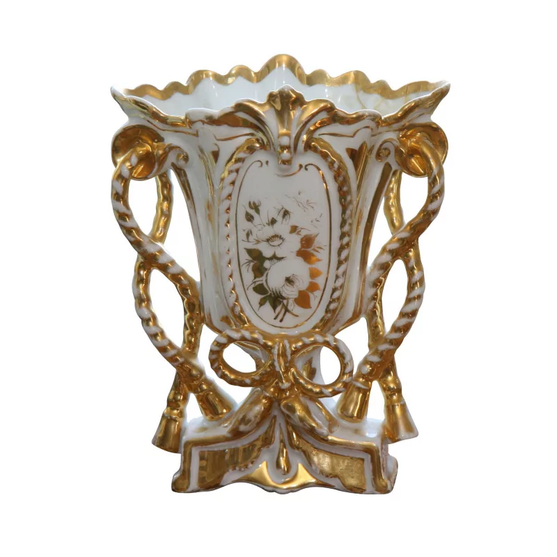 white porcelain vase with golden decoration, in the style of … - Moinat - Boxes, Urns, Vases