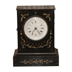 Pendule Napoléon III avec incrustation de nacre. Suisse, 19ème