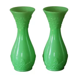 Paire de vases en opaline vert 19ème siècle