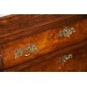 Commode vitrine Baroque, 3 tiroirs dans le bas et vitrine dans … - Moinat - Etagères, Bibliothèques, Vitrines