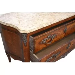 Louis XV Kommode mit beigem Marmor mit Bronzebesatz, …