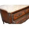 Louis XV Kommode mit beigem Marmor mit Bronzebesatz, … - Moinat - Kommoden, Schubladenstöcke, Semainer