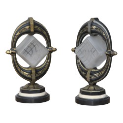 Paar Art-Deco-Lampen mit Milchglas. Frankreich, um 1920
