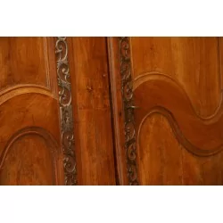 Armoire 2 portes avec étagères et tiroirs en noyer. 18ème