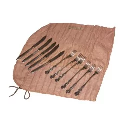 Service comprenant : 5 couteaux (L16 x H2 cm) et 6 fourchettes …