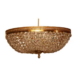Deckenlampe mit Kristallen und vergoldeter Bronze.