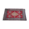 Tapis d'orient coloris rouge avec franges blanches. 20ème … - Moinat - Tapis