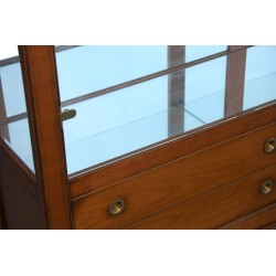 Vitrine à 2 portes en verre avec spot dans le milieu, 2 clés …