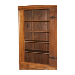 Armoire bonnetière Louis XIV en bois de noyer mouluré et 1 …