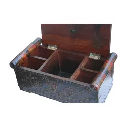个 Haute Epoque 木制骨灰盒，带槽和隔层，用于……
