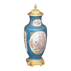 Vase de Sèvres signé dessous avec double décor de …