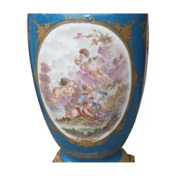 Sèvres-Vase unten signiert mit doppeltem Dekor von …