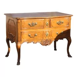Комод в стиле Людовика XV эпохи Регентства из натурального резного дерева из долины…