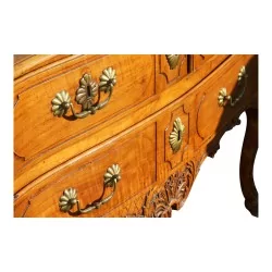 Комод в стиле Людовика XV эпохи Регентства из натурального резного дерева из долины…