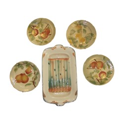 Ensemble de de 4 assiettes et 1 plat en barbotine  …