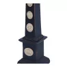 Obelisk in black painted wood “Aux cams” medium model. - Moinat - Decorating accessories