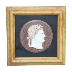 Cadre en marbre représentant un Empereur Romain