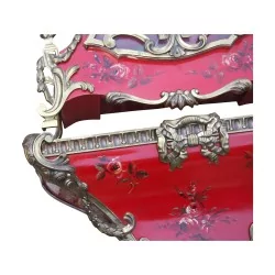 Pendule, cartel de style Louis XV en bois rouge avec décor