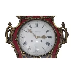Pendule, cartel de style Louis XV en bois rouge avec décor