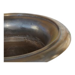 antike patinierte vergoldete Metallvase.