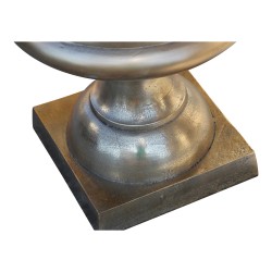 antike patinierte vergoldete Metallvase.