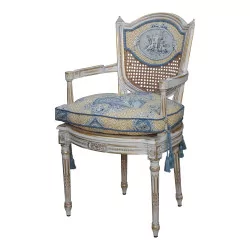 Кресло в стиле Людовика XVI из резного дерева, окрашенное в бежевый и …