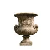 Vase "Aux Béliers" en concassé de pierre naturelle, moulé et - Moinat - Urnes, Vases