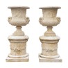 Vase "Aux Béliers" en concassé de pierre naturelle, moulé et - Moinat - Urnes, Vases