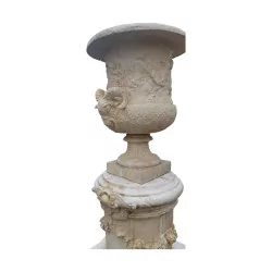 Vase "Aux Béliers" en concassé de pierre naturelle, moulé et