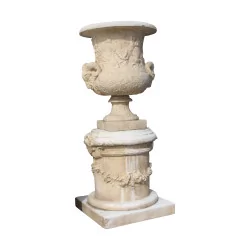 Vase „Aux Béliers“ aus zerkleinertem Naturstein, geformt und …