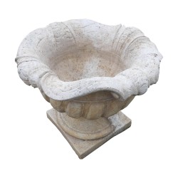 Vase "Corolle" en concassé de pierre naturelle, moulé et