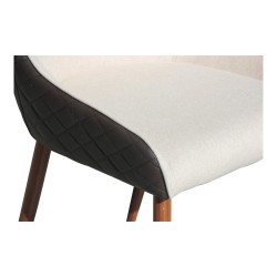 Darling Stuhl mit brauner Rautenlehne und beiger Stofffront.
